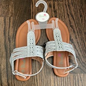 Petalia Girl's Size 12 Sliver Thong Sandals Flat Open Toe Buckle NEW